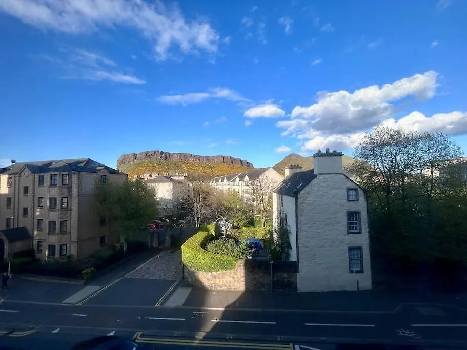 Edinburghs Arthurs Seat View Apartmán