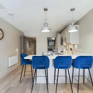 https://adelaide-apartment-on-lisburn-road-by-lesley.belfasthotelsireland.com