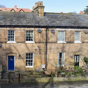 https://arundel-cottage-whitby.yorkshirehotels.net