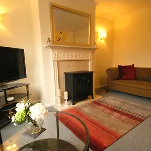 https://cedar-court-central-cheltenham-town-house.cardiffhotelswales.com